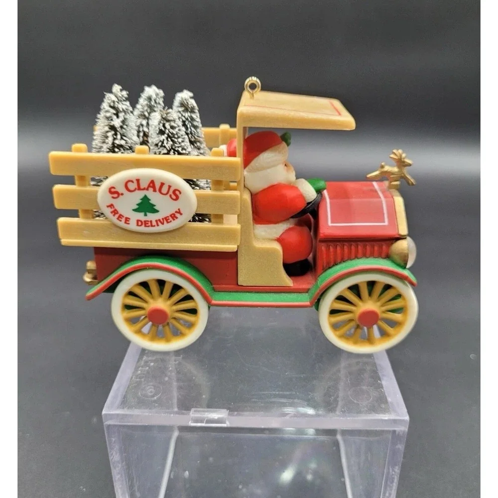 Vtg‎ 1984 Christmas Hallmark Keepsake Ornament Santa's Deliveries 6th in Series